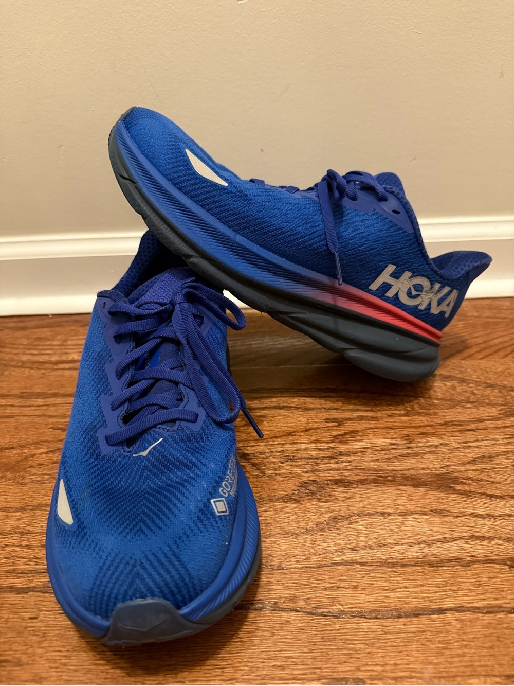 Hoka Clifton 9 Women's Athletic Running Shoes in Blue with Pink Accent size 8.5